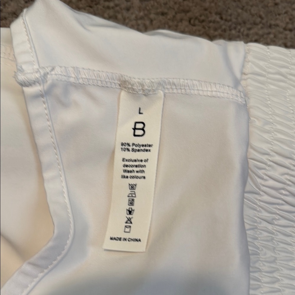 White Athletic Shorts with Elastic Waistband and Double-Layer Design - Picture 4 of 4